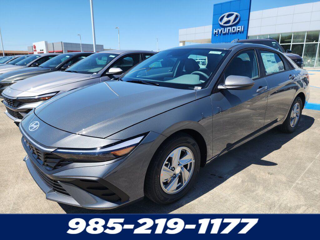 New 2026 Hyundai ELANTRA SE