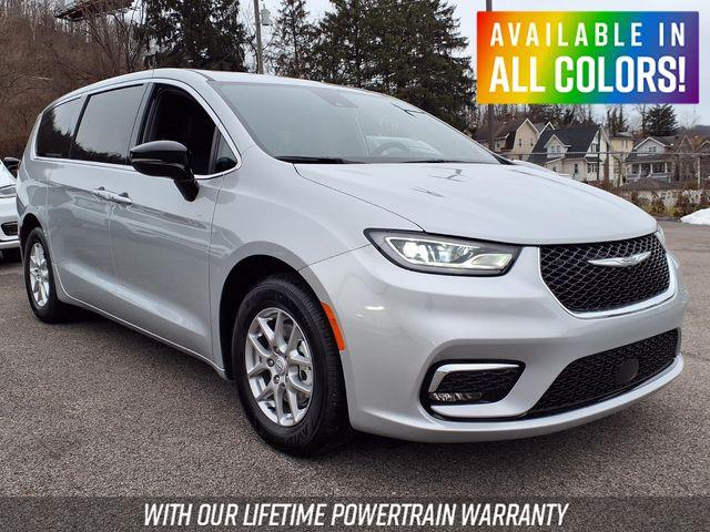 New 2026 Chrysler Pacifica Select