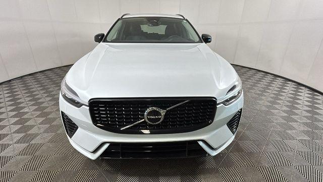 2025 Volvo XC60 B5 CORE photo 8