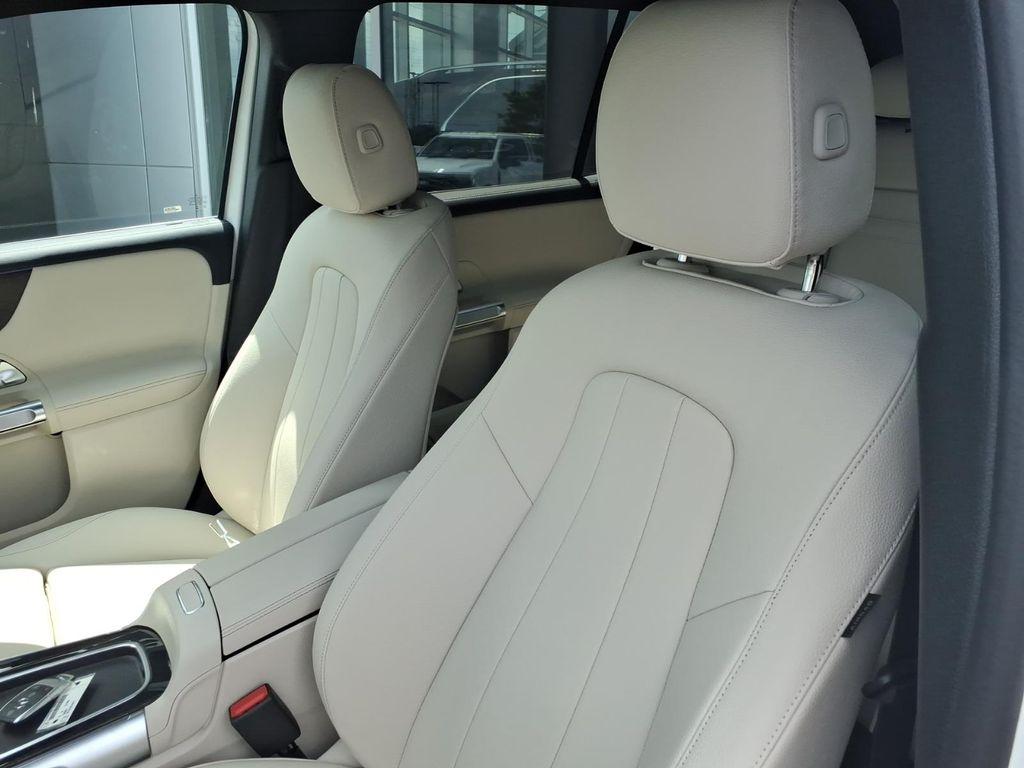 2026 Mercedes-BENZ GLB — миниатюра 13