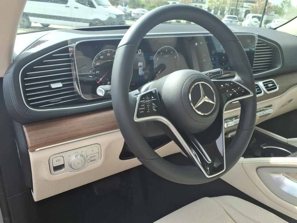 2026 Mercedes-BENZ GLE — миниатюра 16