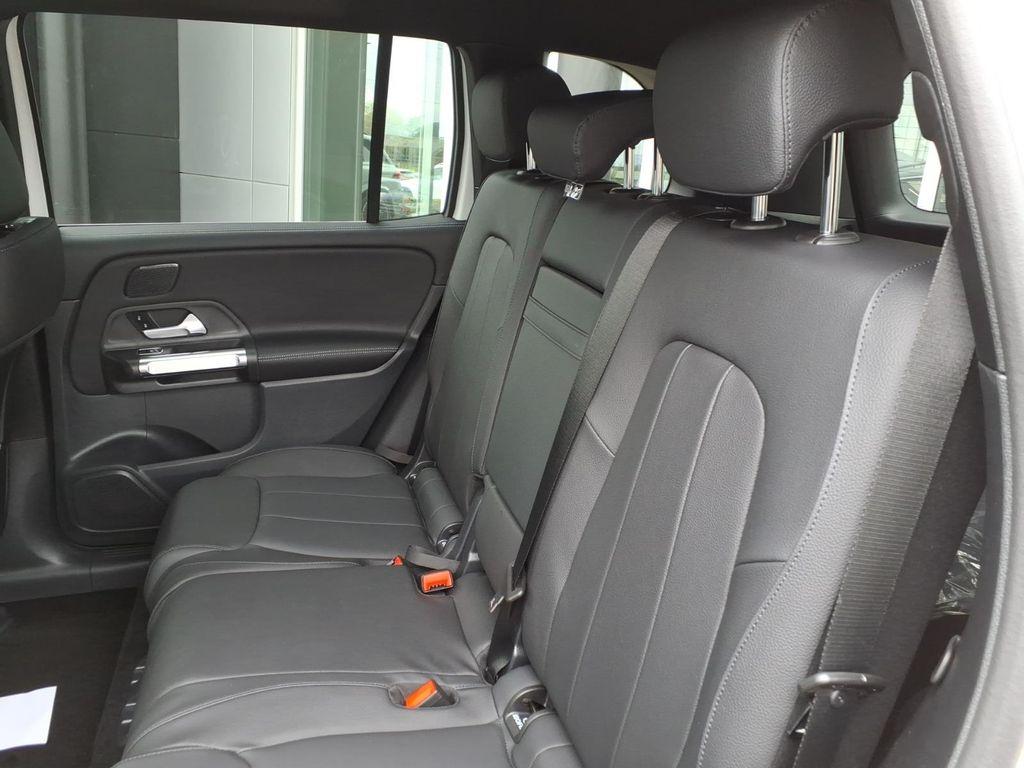 2026 Mercedes-BENZ GLB — миниатюра 26