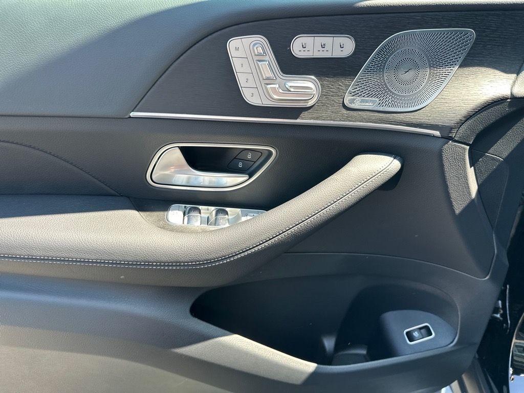 2026 Mercedes-BENZ GLE — миниатюра 13