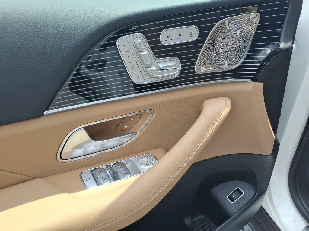 2026 Mercedes-BENZ GLS — миниатюра 12