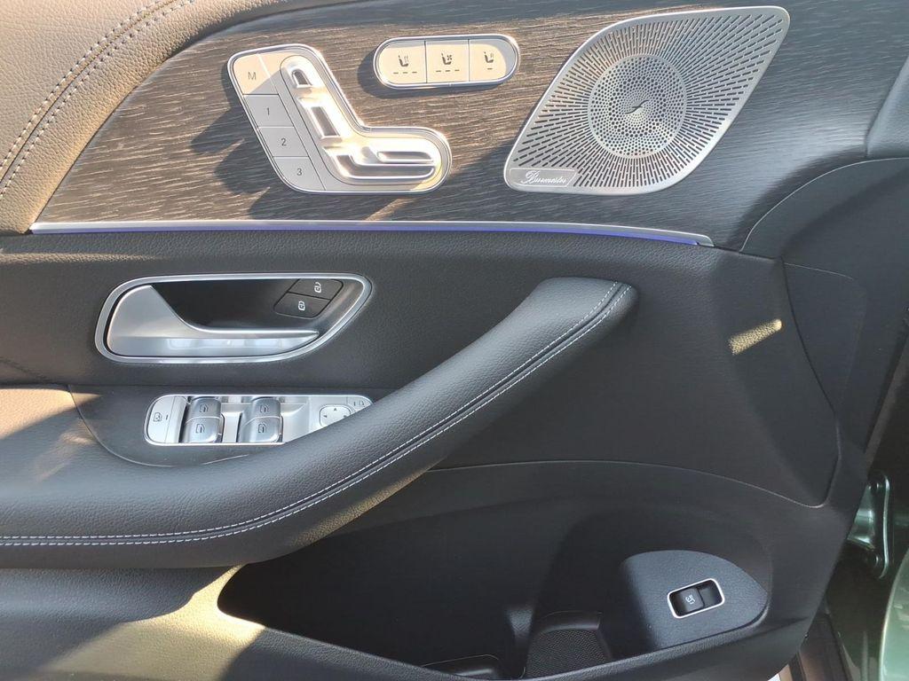 2026 Mercedes-BENZ GLE — миниатюра 12