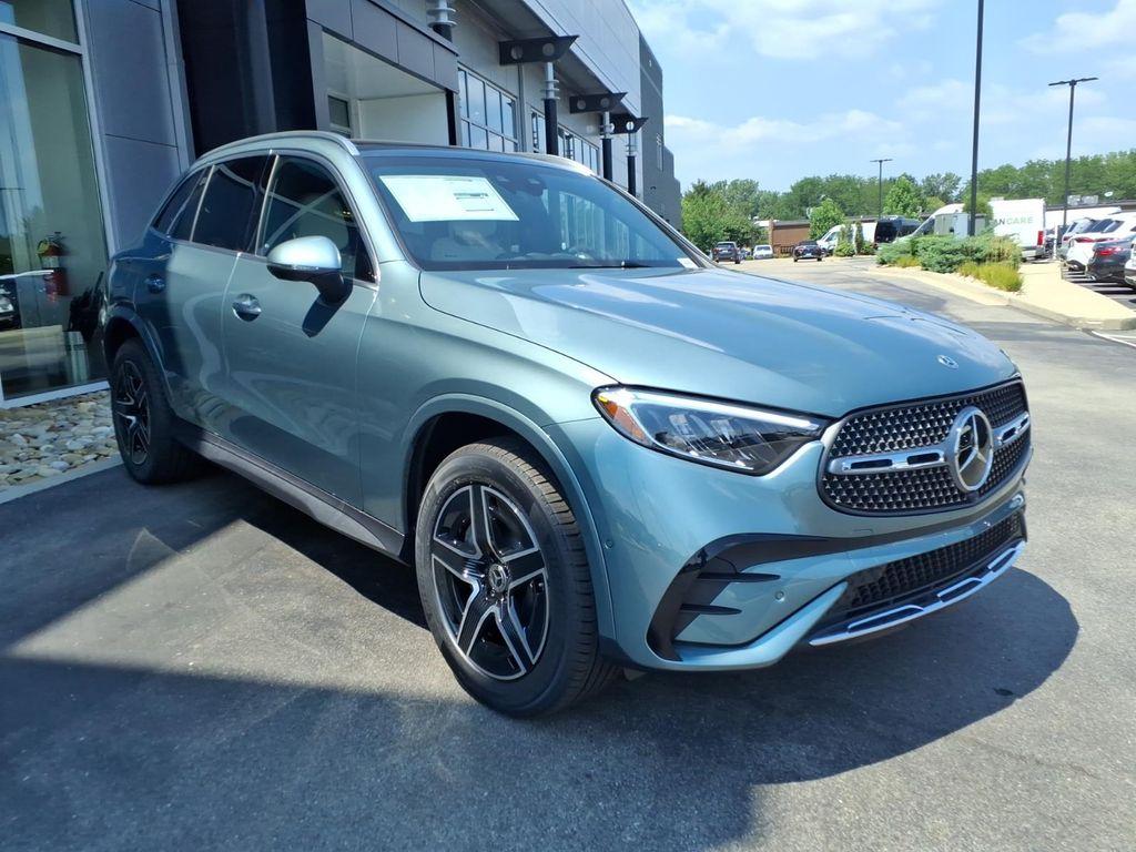 2026 Mercedes-BENZ GLC — фото 8