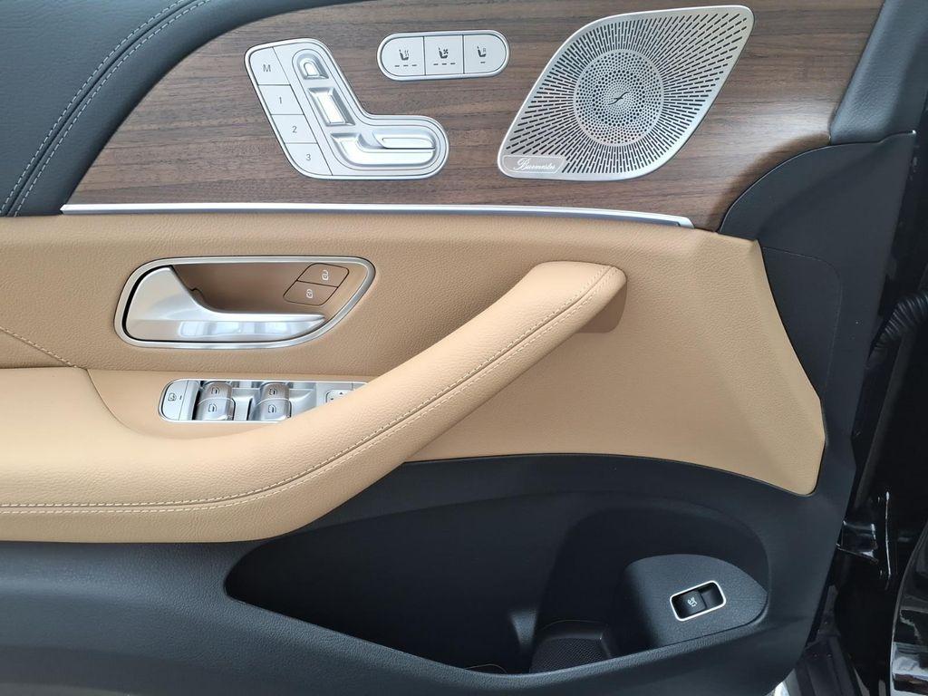2026 Mercedes-BENZ GLE — миниатюра 12