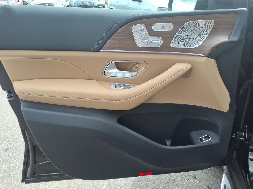 2026 Mercedes-BENZ GLE — миниатюра 11