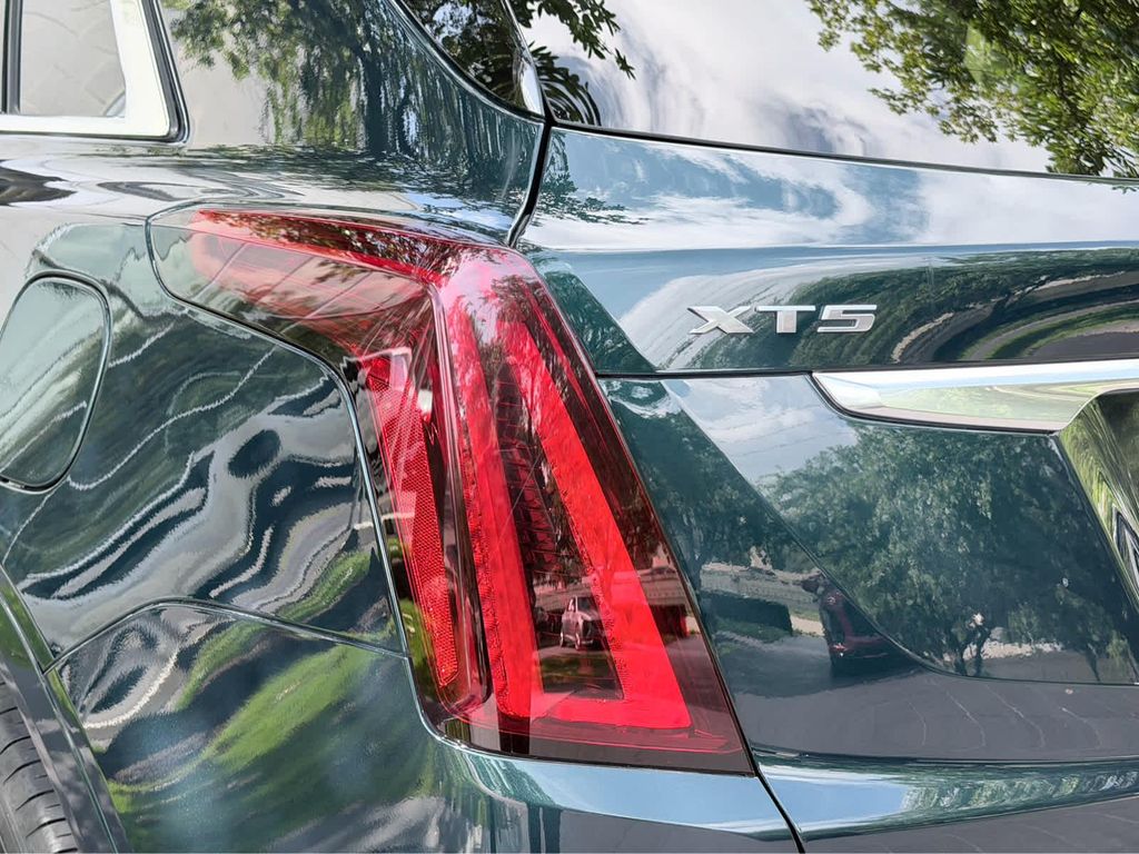 صورة مصغرة 11 لـ 2025 Cadillac XT5 LUXURY