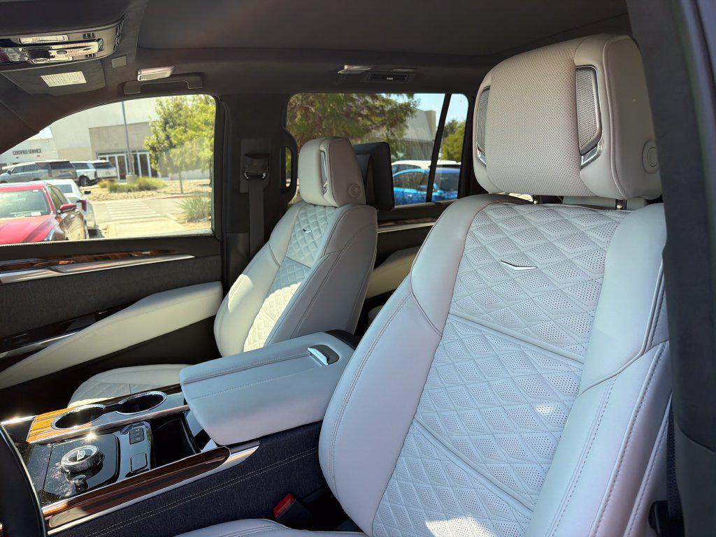صورة مصغرة 16 لـ 2026 Cadillac ESCALADE ESV SPORT PLATINUM