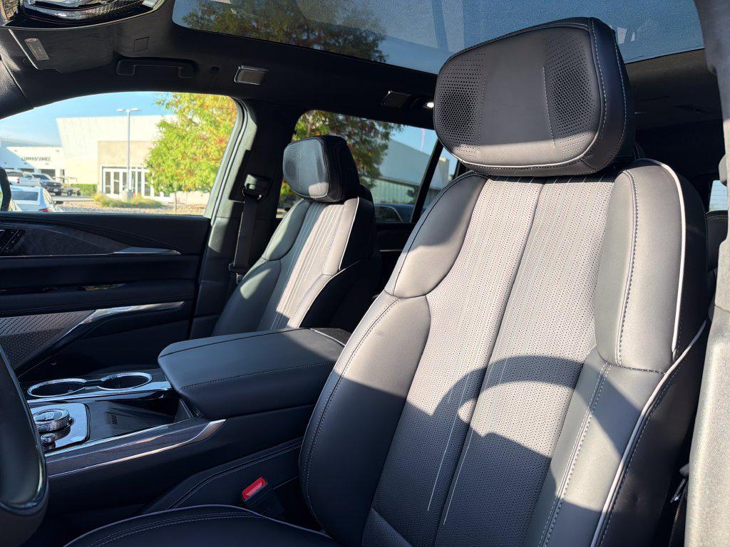 صورة مصغرة 17 لـ 2026 Cadillac ESCALADE IQL PREMIUM SPORT