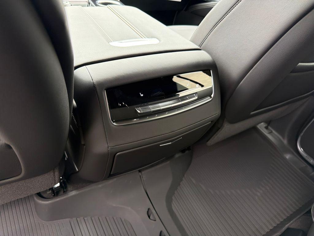 صورة مصغرة 32 لـ 2026 Cadillac ESCALADE ESV SPORT