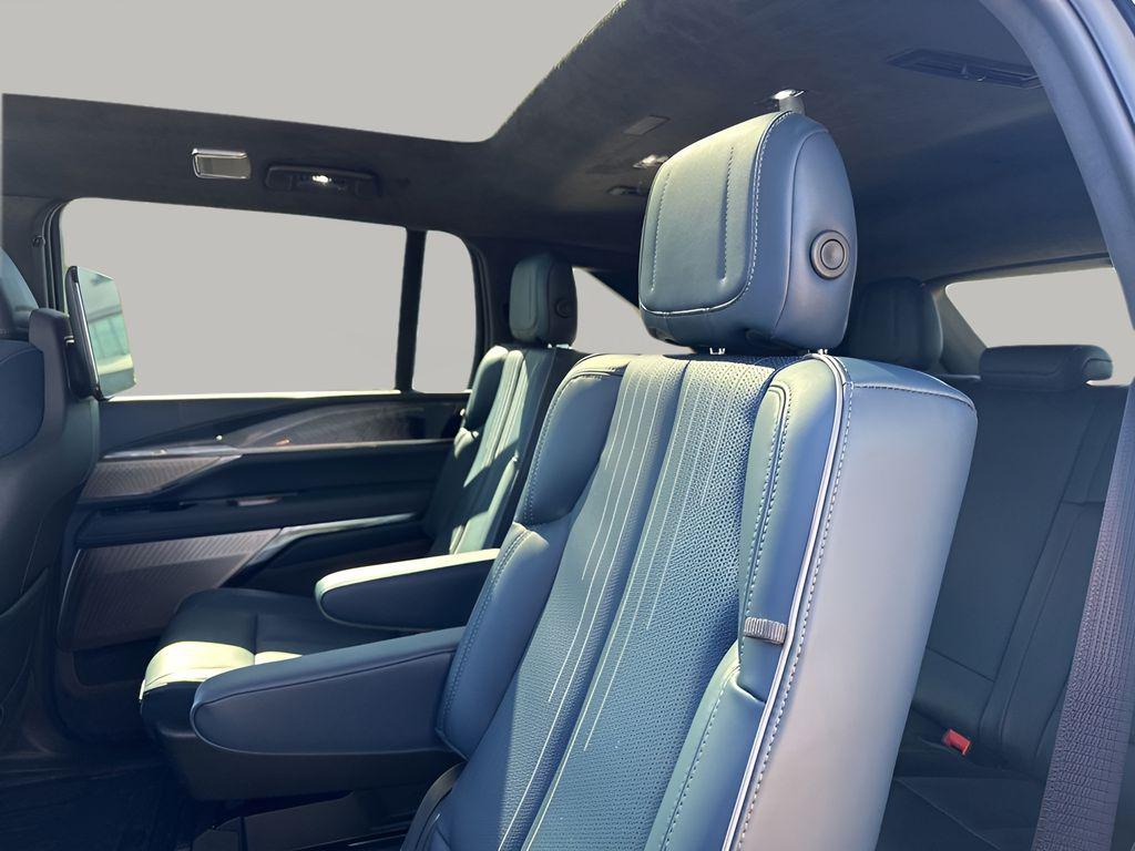 2026 Cadillac ESCALADE IQ PREMIUM LUXURY — фото 20