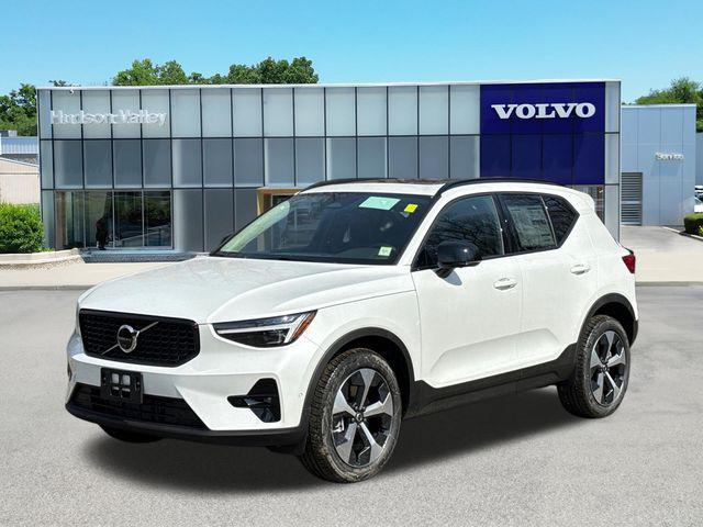 New 2026 Volvo XC40 Plus, B5 AWD Gas (mild hybrid), Dark