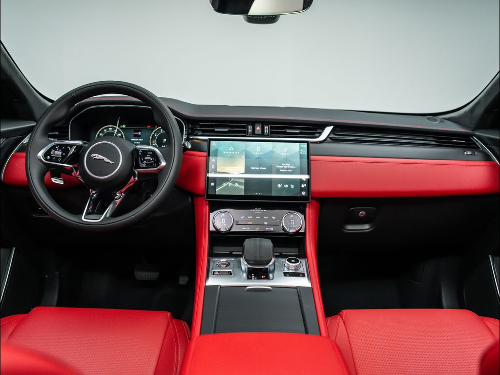 صورة مصغرة 18 لـ 2026 Jaguar F-PACE R-DYNAMIC S P400 AWD AUTOMATIC
