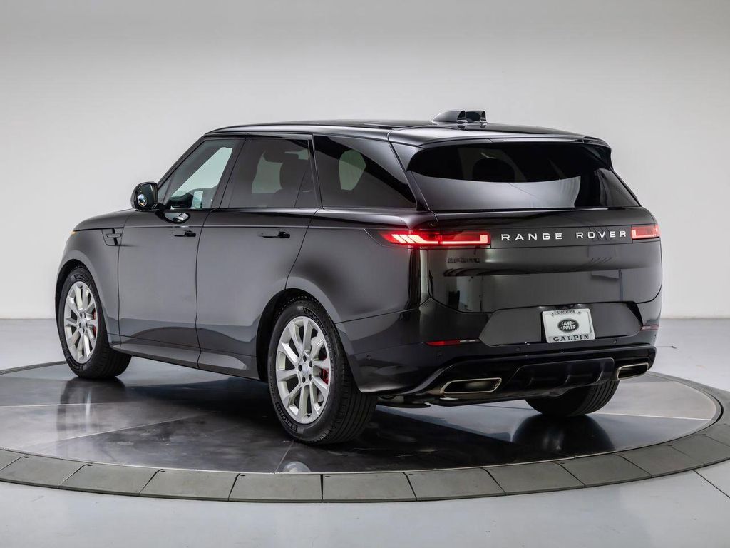 صورة 3 لـ 2024 LAND Rover RANGE ROVER SPORT SE