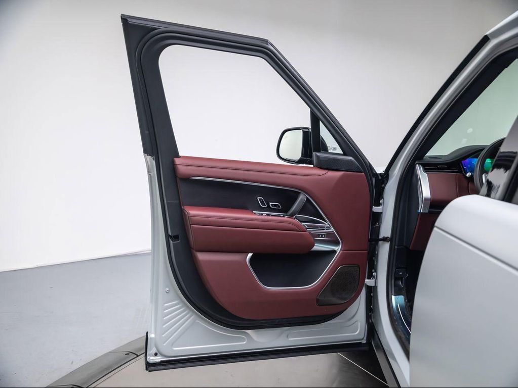 2026 LAND Rover RANGE ROVER AUTOBIOGRAPHY LWB — миниатюра 24