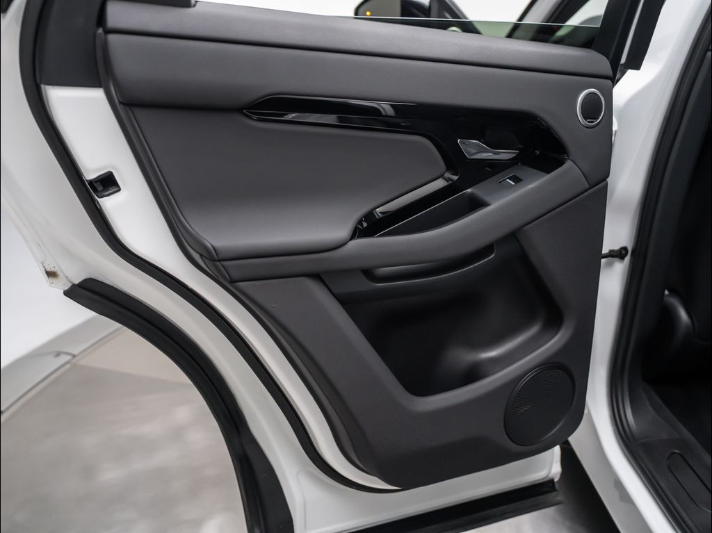 2025 LAND Rover RANGE ROVER EVOQUE CORE S thumbnail 27