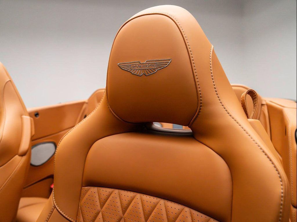 صورة 5 لـ 2025 Aston Martin DB12 VOLANTE