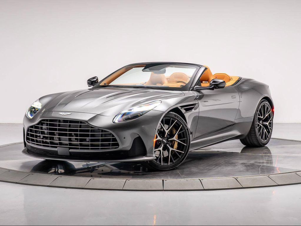 صورة 14 لـ 2025 Aston Martin DB12 VOLANTE