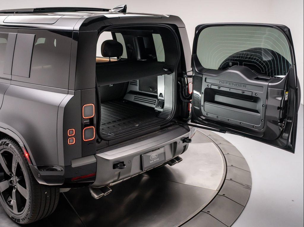 2026 LAND Rover DEFENDER 110 V8 — миниатюра 32