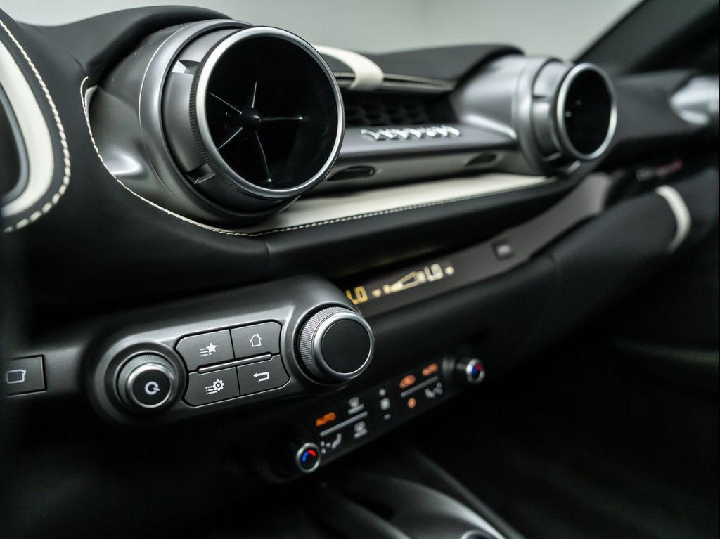 صورة 32 لـ 2020 Ferrari 812 SUPERFAST BASE