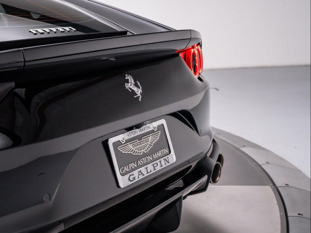 صورة 38 لـ 2020 Ferrari 812 SUPERFAST BASE