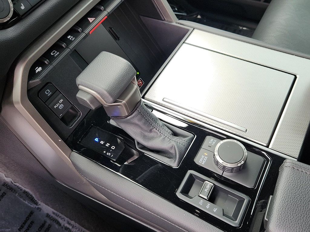 2025 Toyota SEQUOIA LIMITED — миниатюра 17