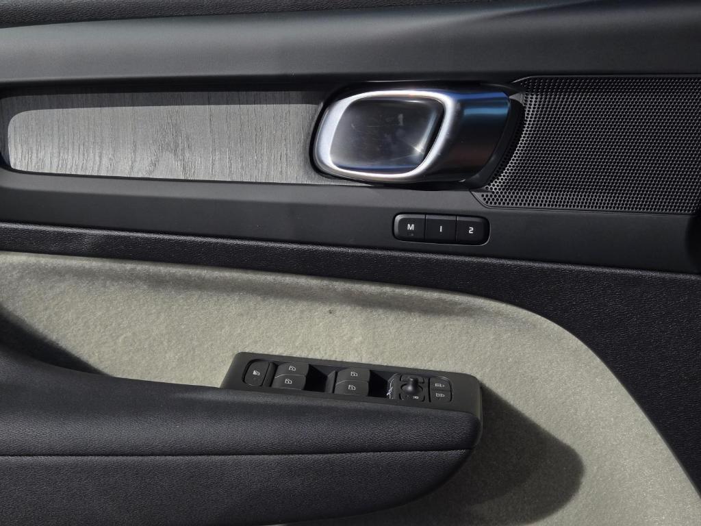صورة مصغرة 25 لـ 2026 Volvo XC40 B5 PLUS