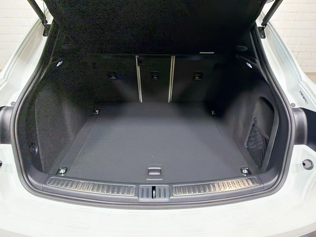 2026 Porsche MACAN — миниатюра 13