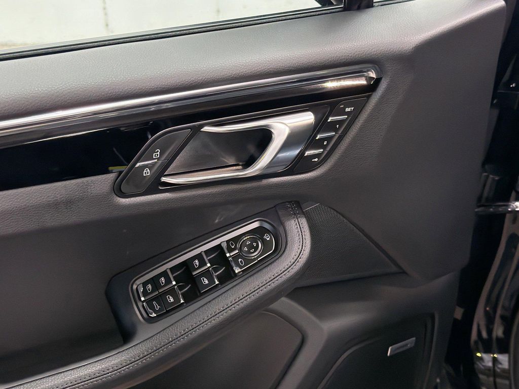 2026 Porsche MACAN — миниатюра 23