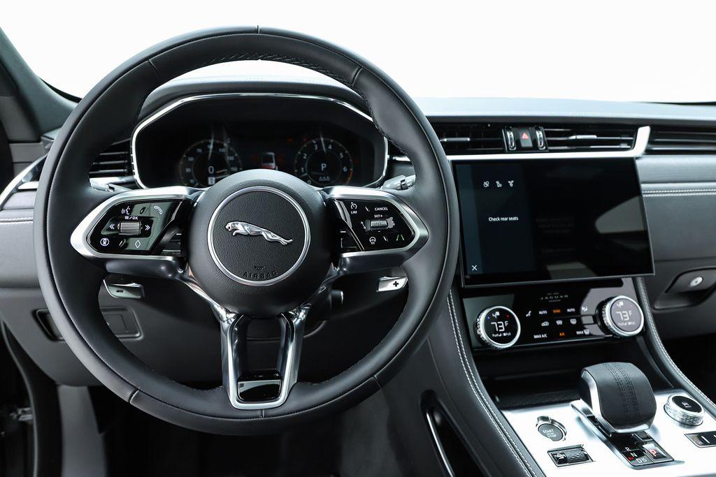 صورة مصغرة 21 لـ 2026 Jaguar F-PACE P400 R-DYNAMIC S