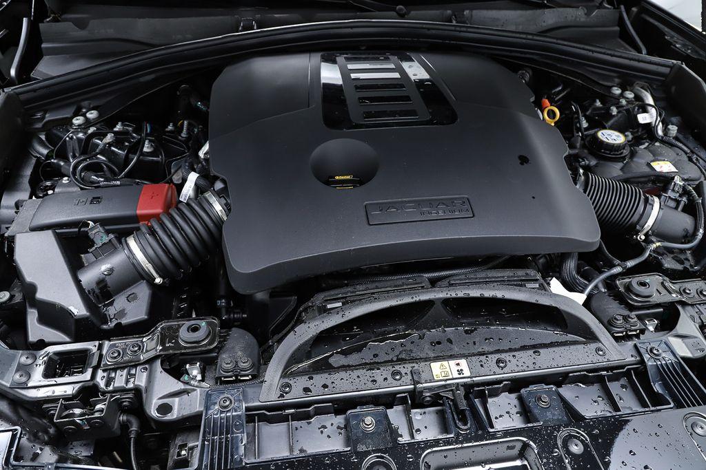 صورة مصغرة 29 لـ 2026 Jaguar F-PACE P400 R-DYNAMIC S
