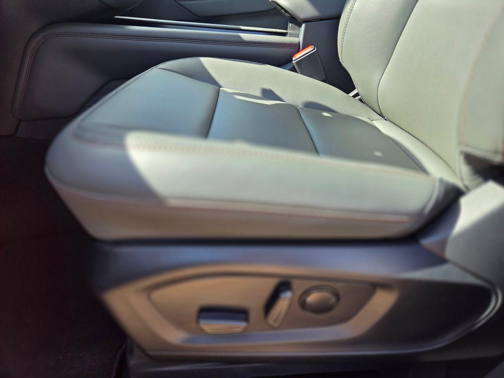 صورة مصغرة 32 لـ 2026 FORD EXPLORER ACTIVE