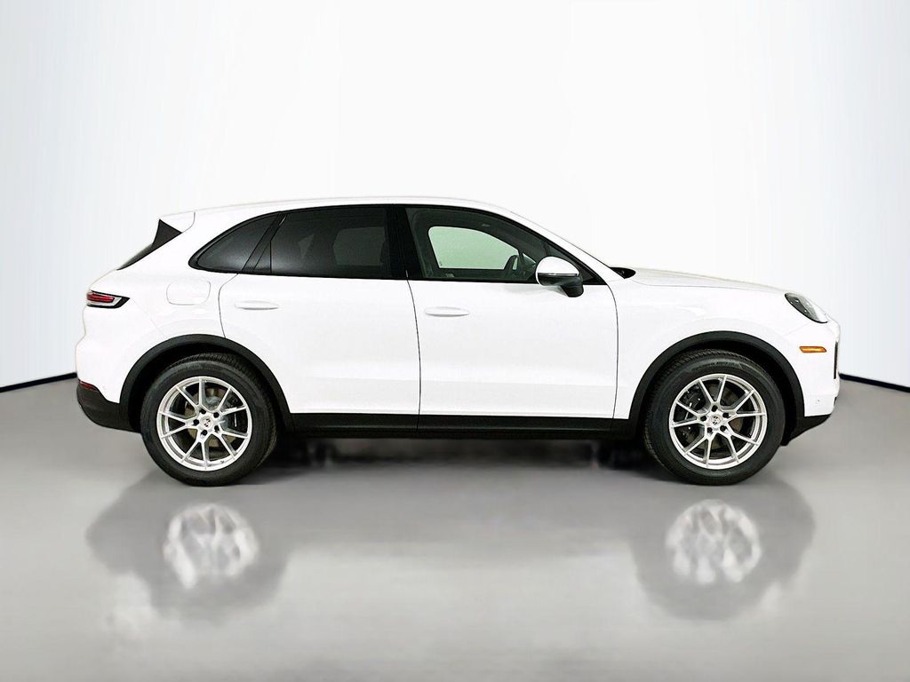 2026 Porsche CAYENNE photo 4