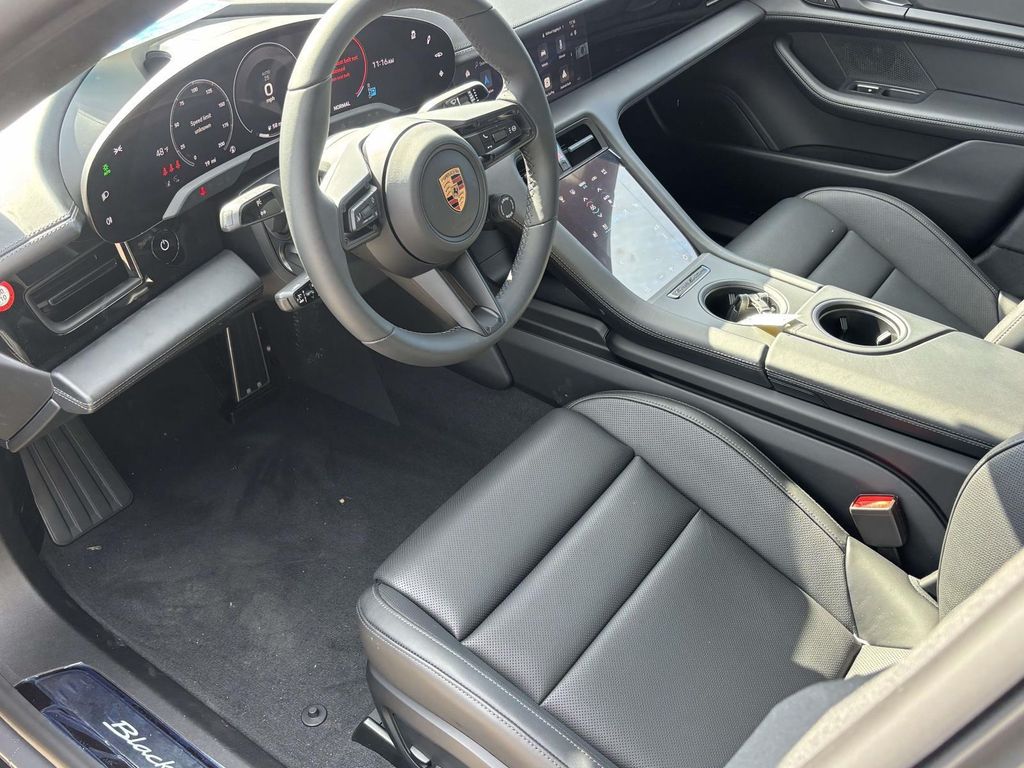 صورة مصغرة 13 لـ 2026 Porsche TAYCAN 4