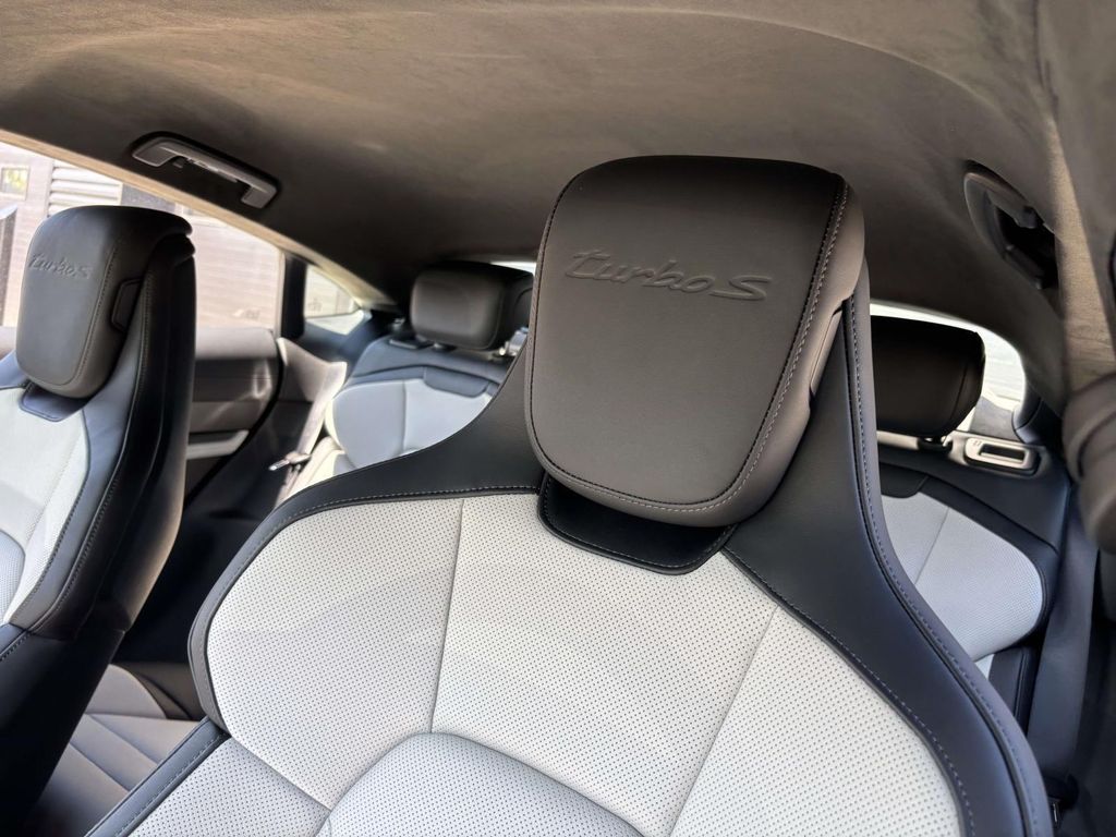 2026 Porsche TAYCAN TURBO 缩略图 16
