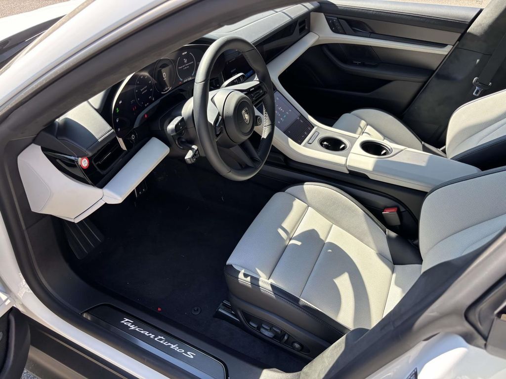 2026 Porsche TAYCAN TURBO 缩略图 14