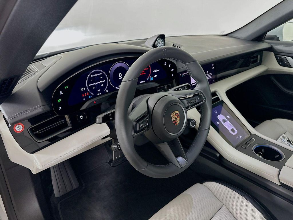 صورة مصغرة 31 لـ 2026 Porsche TAYCAN 4