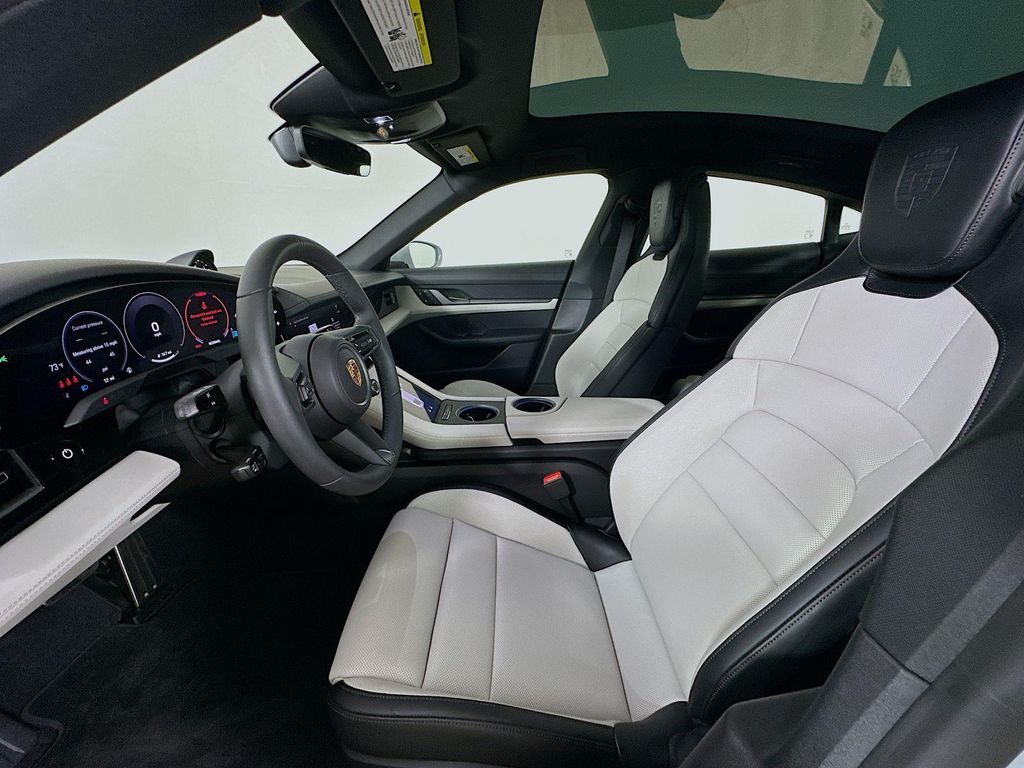 صورة مصغرة 32 لـ 2026 Porsche TAYCAN 4