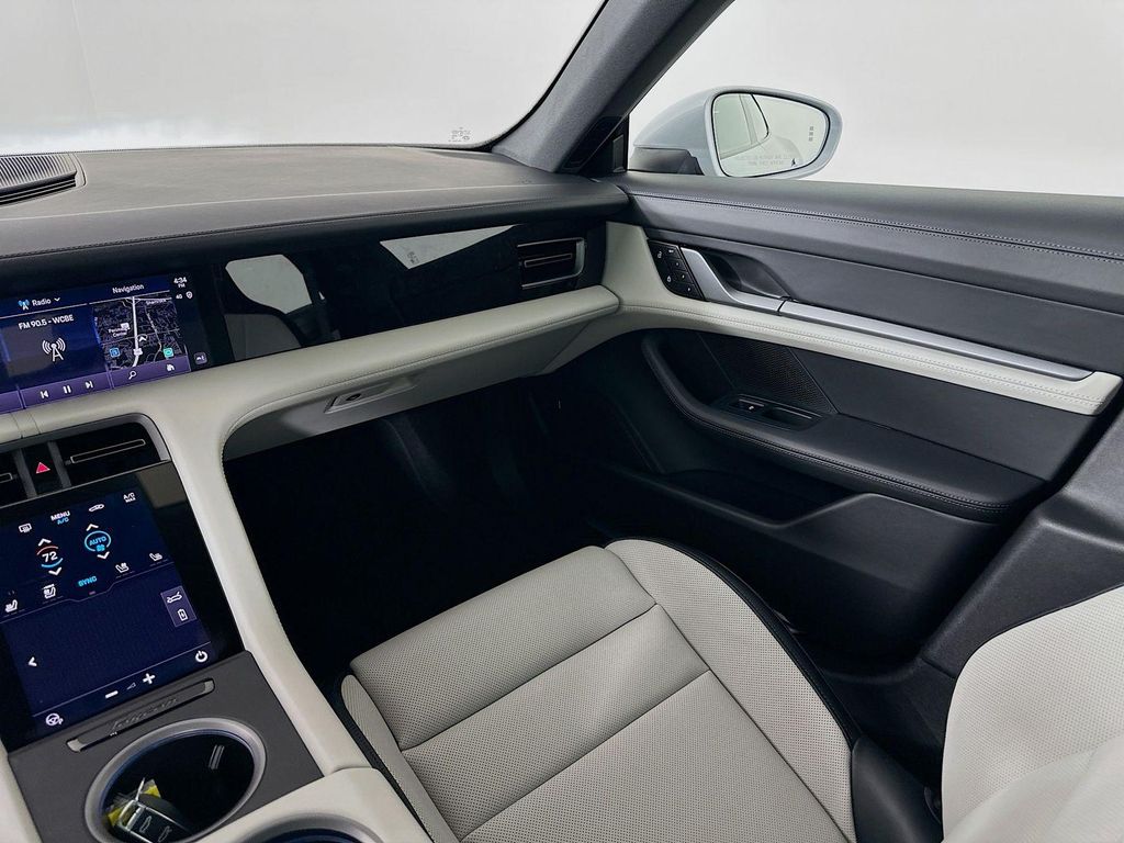 صورة مصغرة 23 لـ 2026 Porsche TAYCAN 4