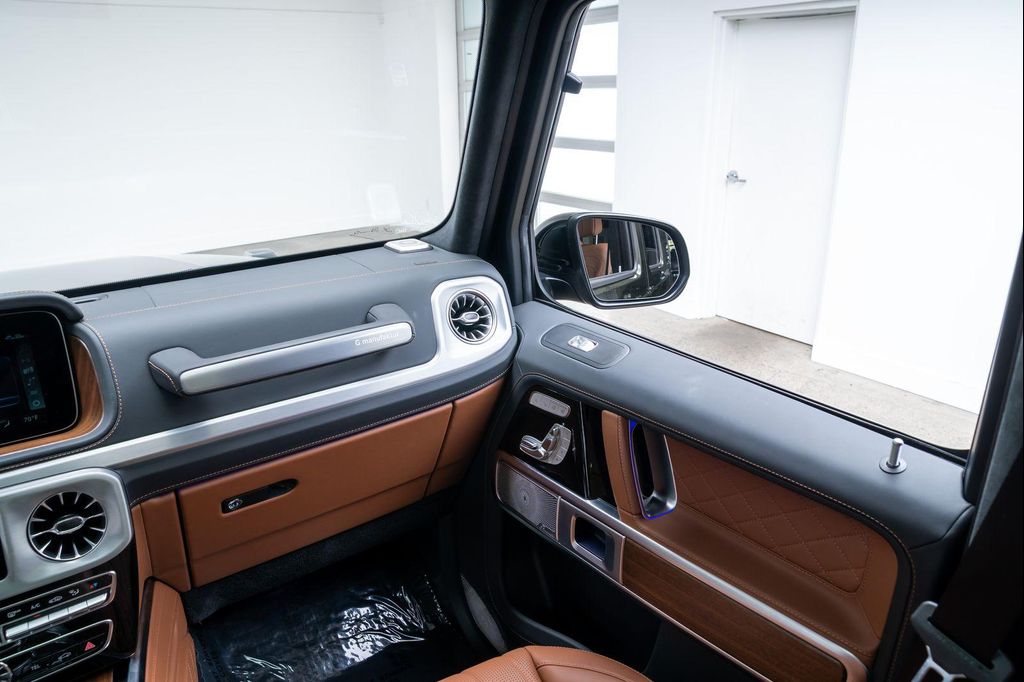صورة 10 لـ 2023 MERCEDES-BENZ AMG G 63 4MATIC