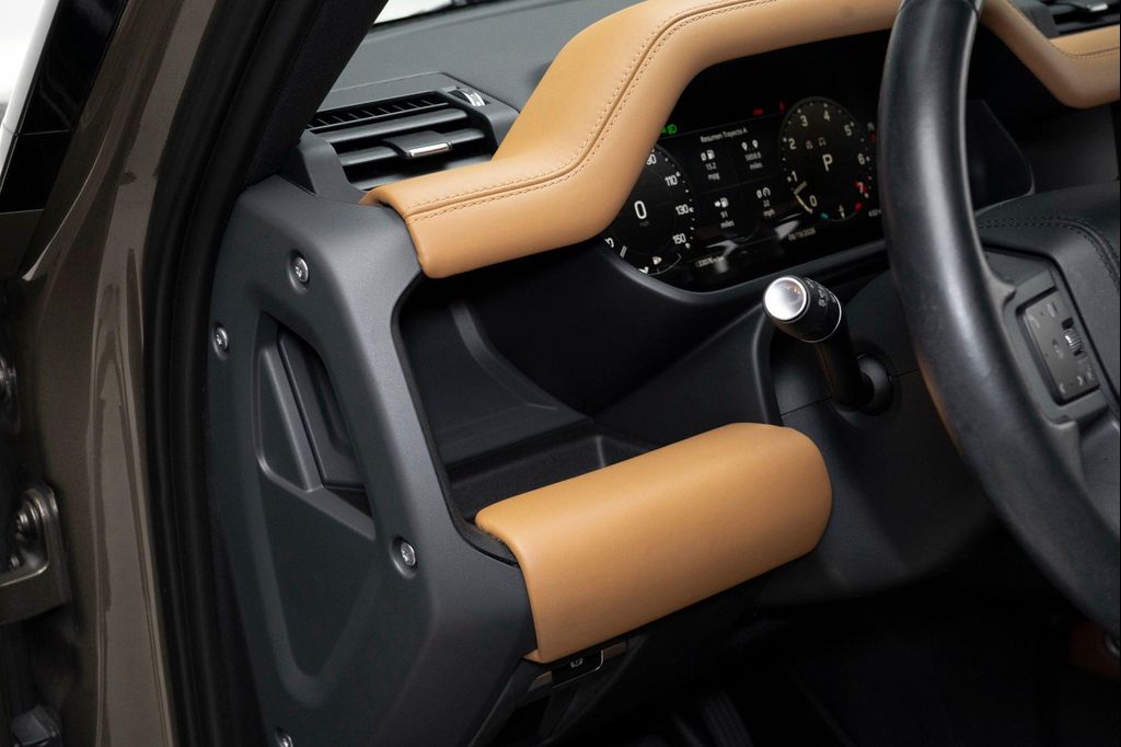 2023 LAND Rover DEFENDER 130 X-DYNAMIC SE — фото 24