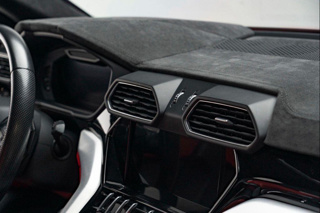 صورة 41 لـ 2020 Lamborghini URUS BASE