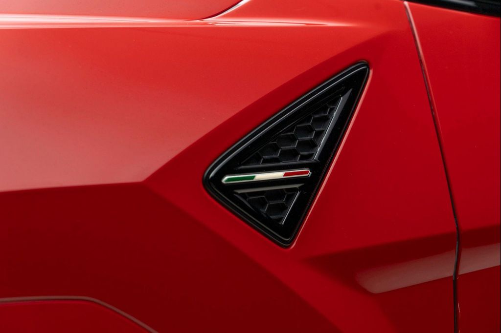 صورة 68 لـ 2020 Lamborghini URUS BASE