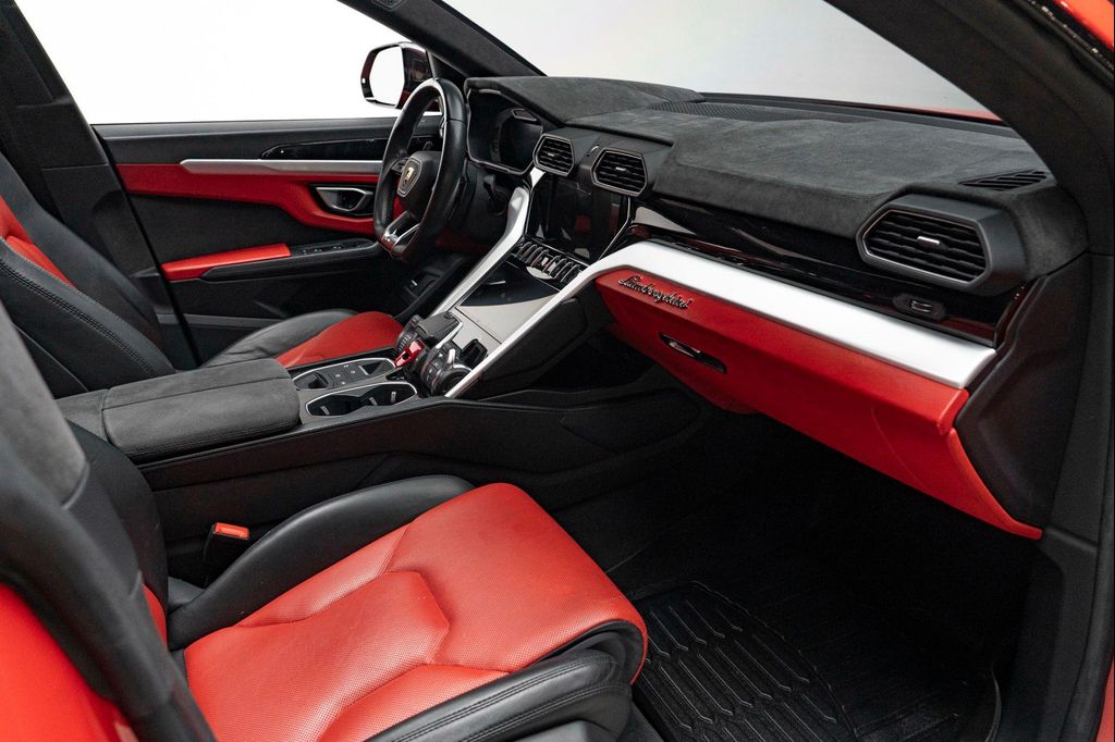 صورة 46 لـ 2020 Lamborghini URUS BASE