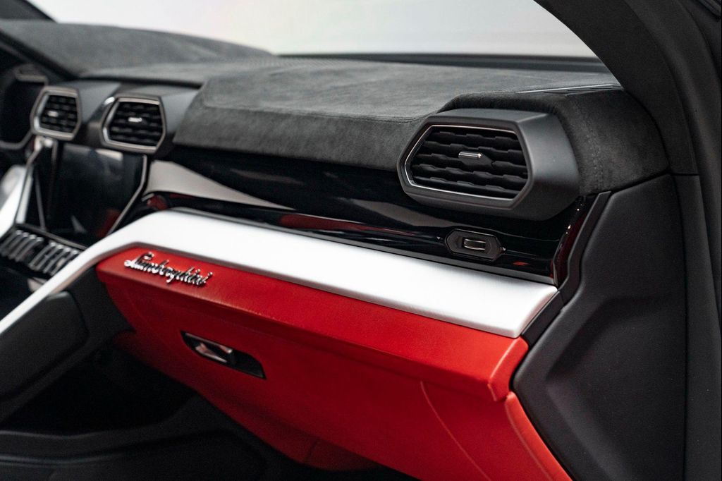 صورة 45 لـ 2020 Lamborghini URUS BASE