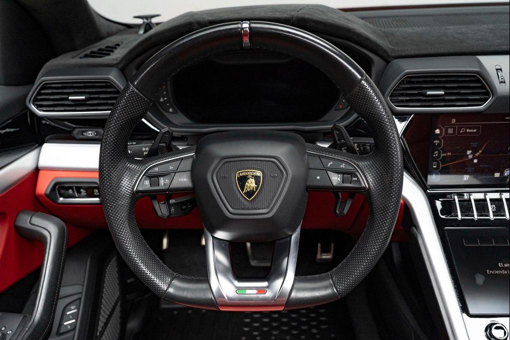 صورة 24 لـ 2020 Lamborghini URUS BASE