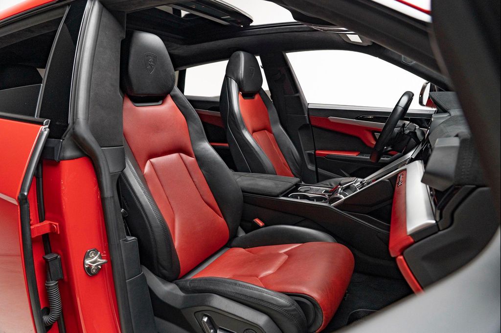 صورة 47 لـ 2020 Lamborghini URUS BASE