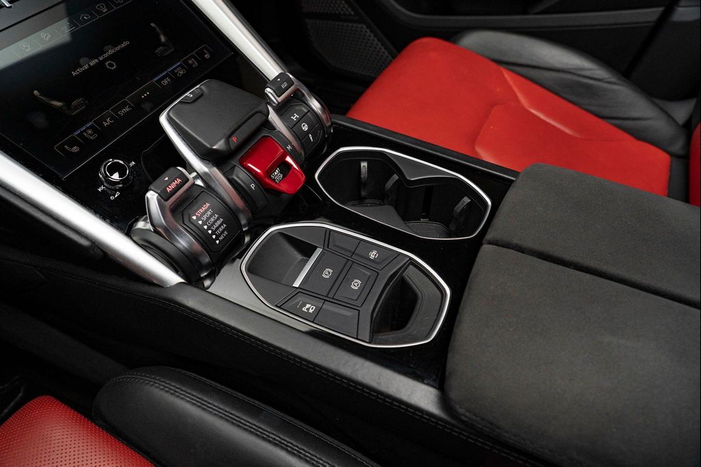 صورة 37 لـ 2020 Lamborghini URUS BASE